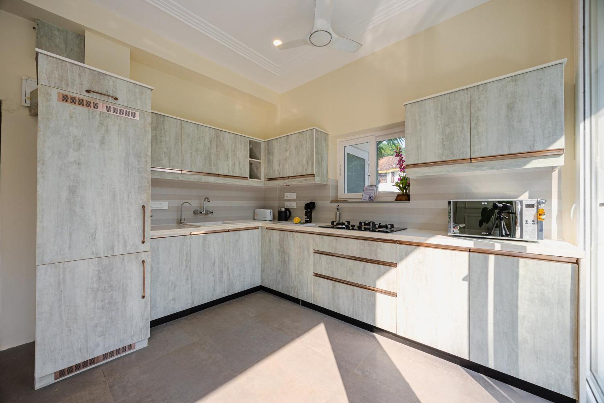 Elivaas 4 Bhk Villa Near Beach With Private Pool & Bar - Casa Boa Vida カンドリム エクステリア 写真
