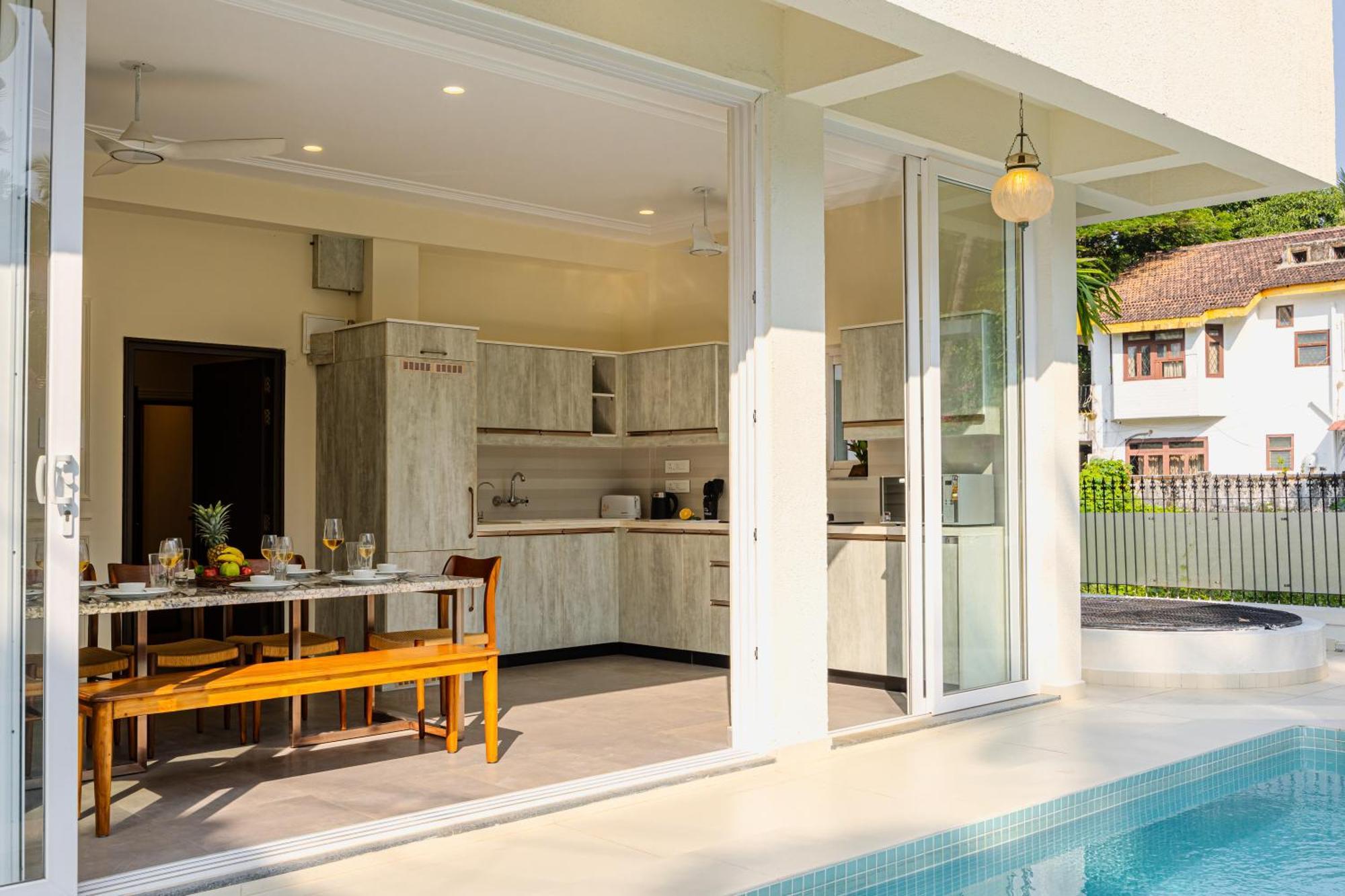 Elivaas 4 Bhk Villa Near Beach With Private Pool & Bar - Casa Boa Vida カンドリム エクステリア 写真