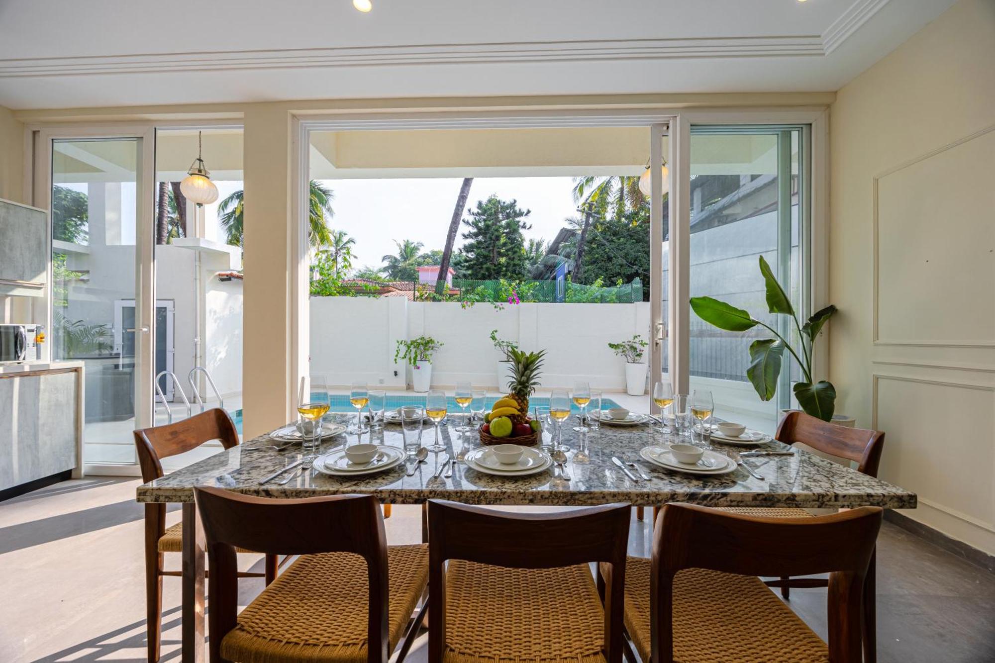 Elivaas 4 Bhk Villa Near Beach With Private Pool & Bar - Casa Boa Vida カンドリム エクステリア 写真