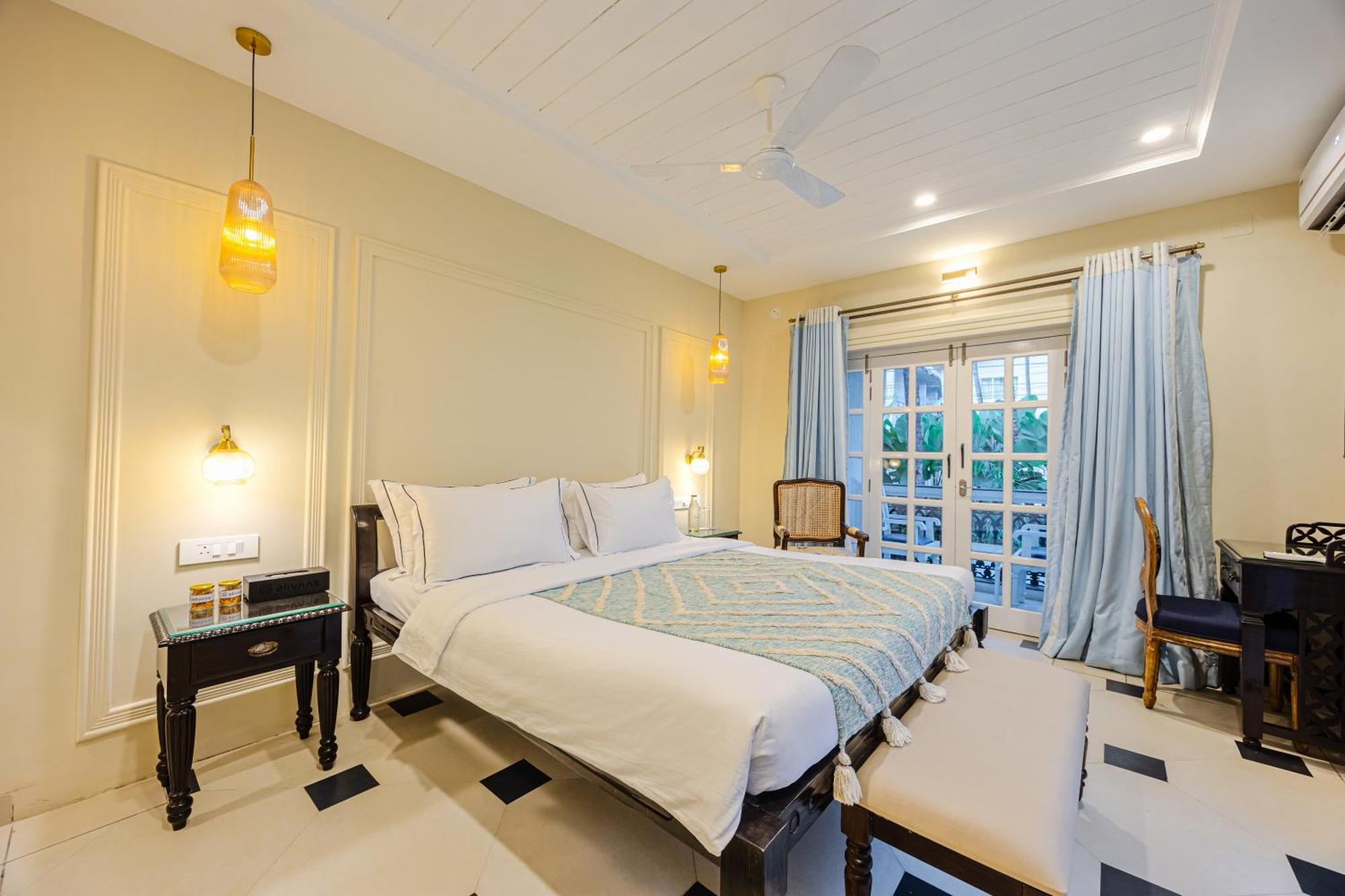 Elivaas 4 Bhk Villa Near Beach With Private Pool & Bar - Casa Boa Vida カンドリム エクステリア 写真