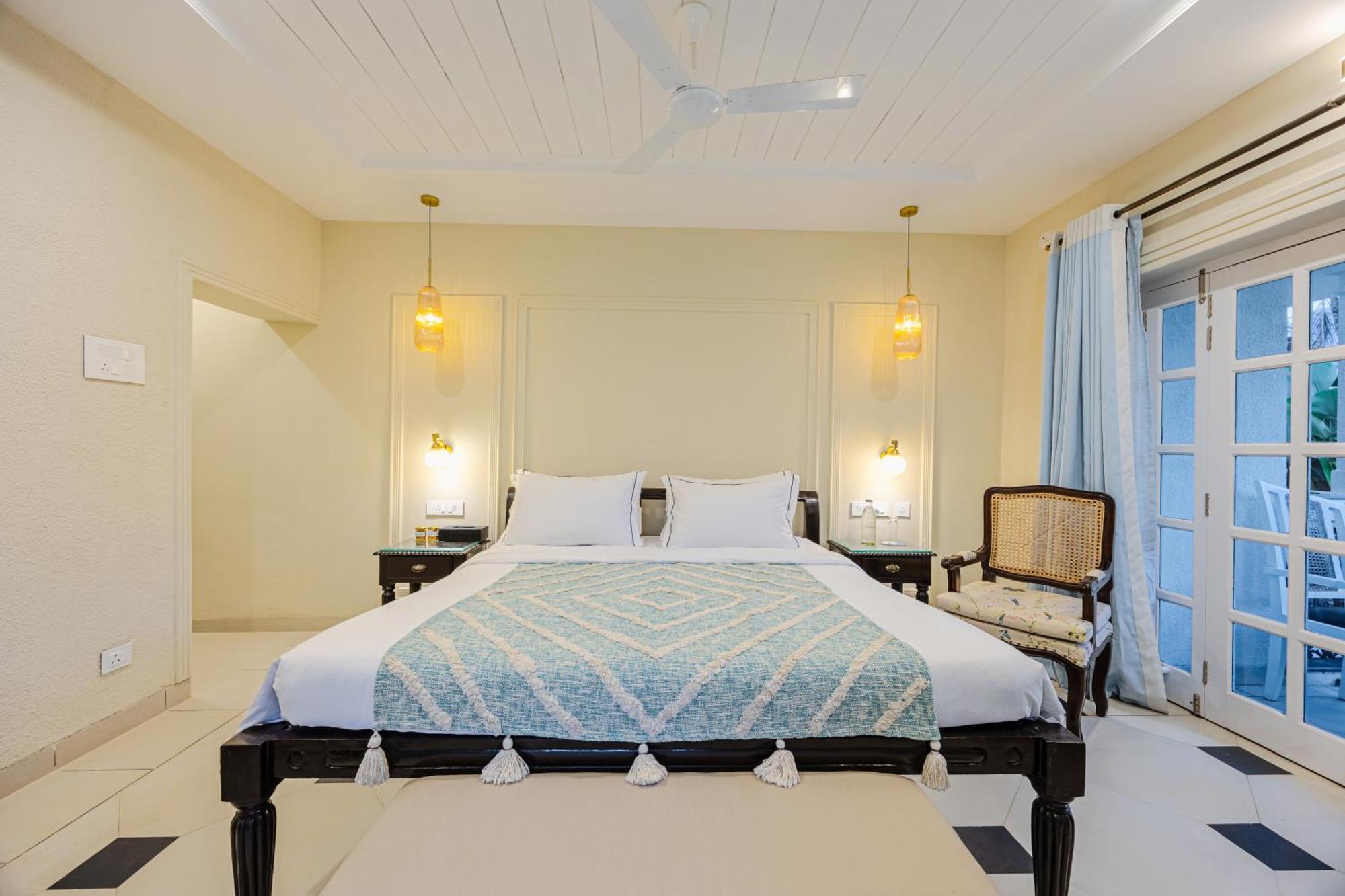 Elivaas 4 Bhk Villa Near Beach With Private Pool & Bar - Casa Boa Vida カンドリム エクステリア 写真