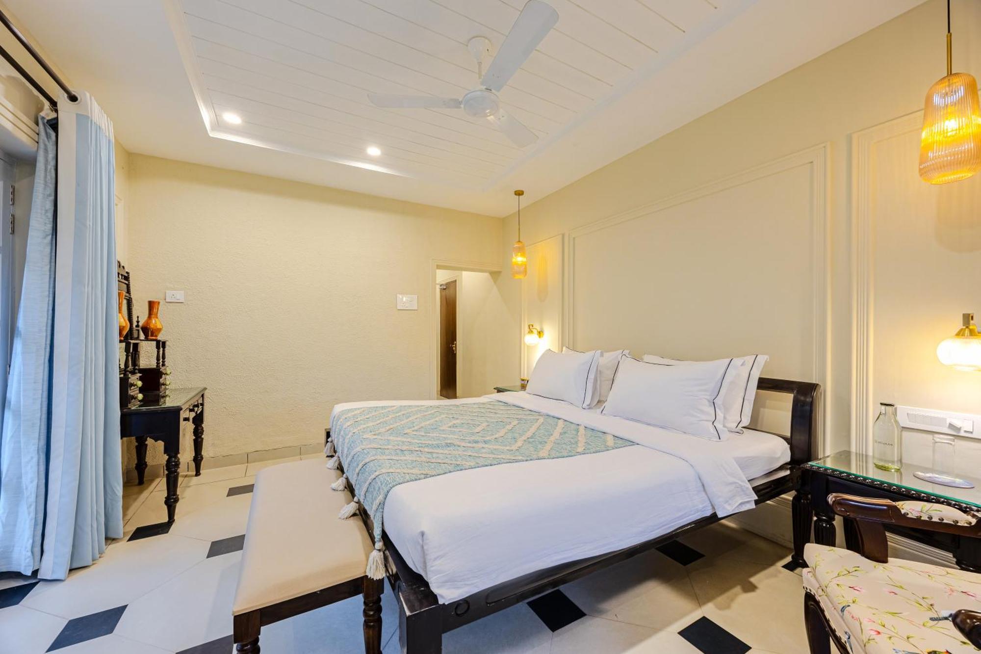 Elivaas 4 Bhk Villa Near Beach With Private Pool & Bar - Casa Boa Vida カンドリム エクステリア 写真