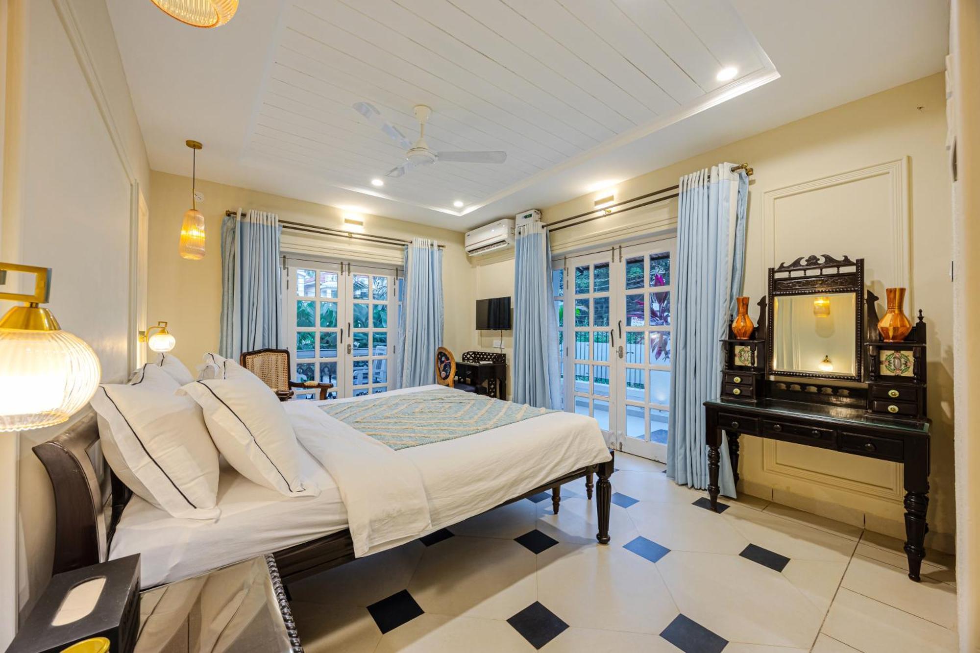 Elivaas 4 Bhk Villa Near Beach With Private Pool & Bar - Casa Boa Vida カンドリム エクステリア 写真