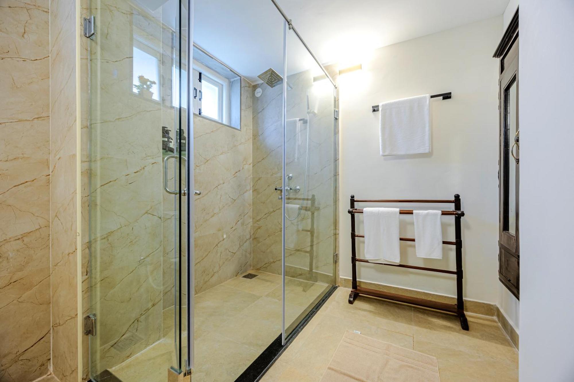 Elivaas 4 Bhk Villa Near Beach With Private Pool & Bar - Casa Boa Vida カンドリム エクステリア 写真