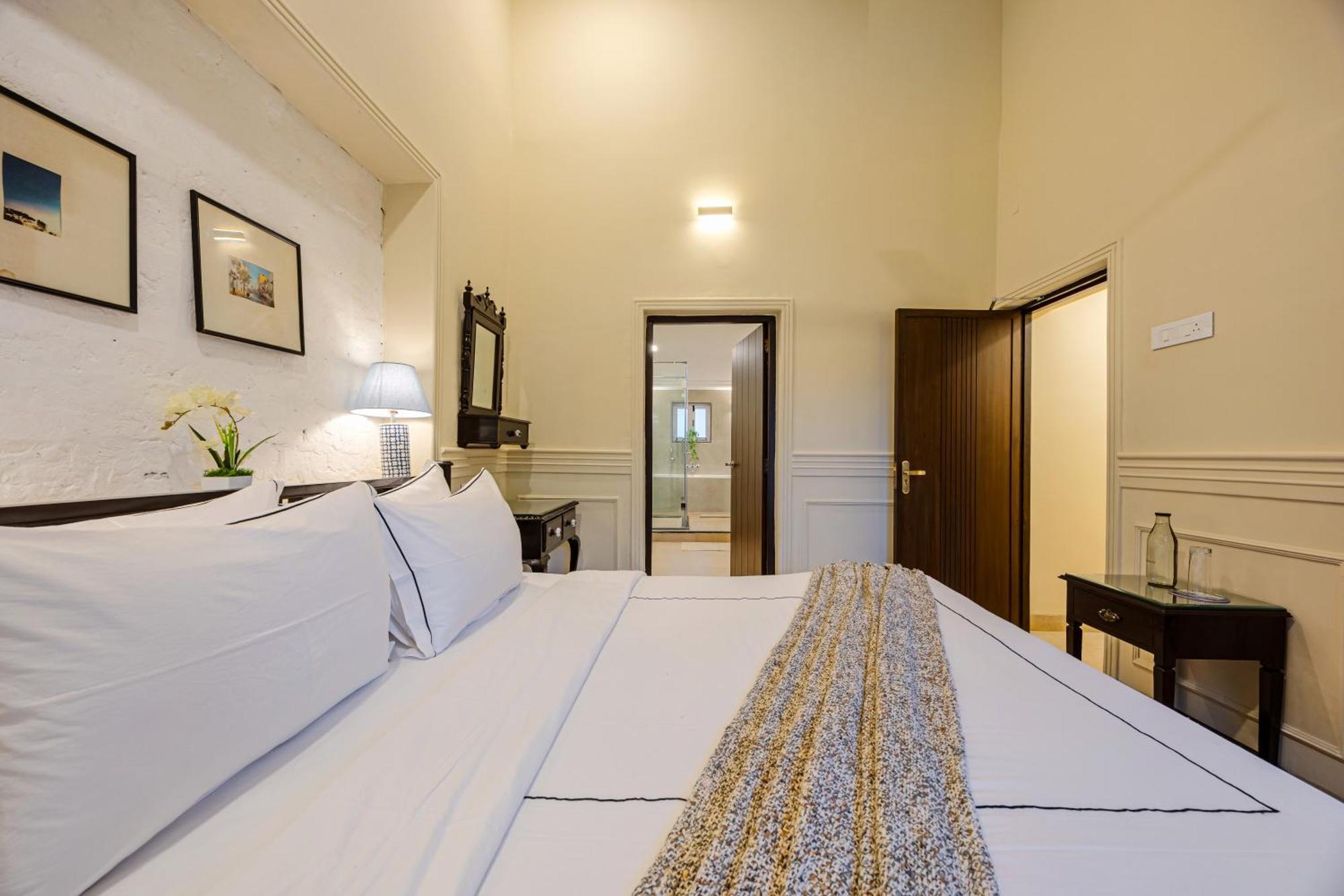 Elivaas 4 Bhk Villa Near Beach With Private Pool & Bar - Casa Boa Vida カンドリム エクステリア 写真