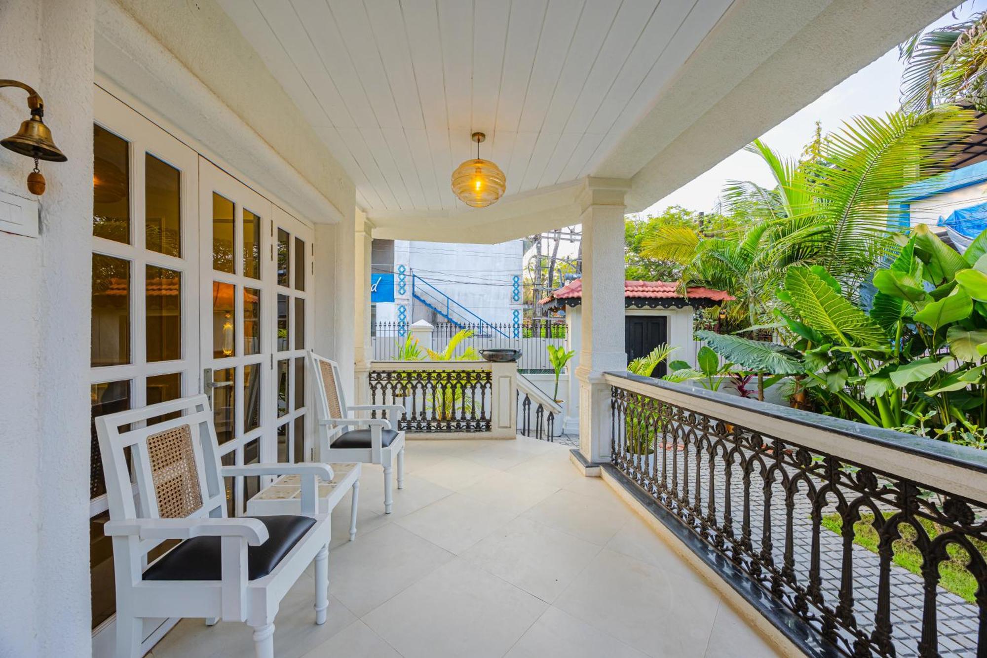 Elivaas 4 Bhk Villa Near Beach With Private Pool & Bar - Casa Boa Vida カンドリム エクステリア 写真