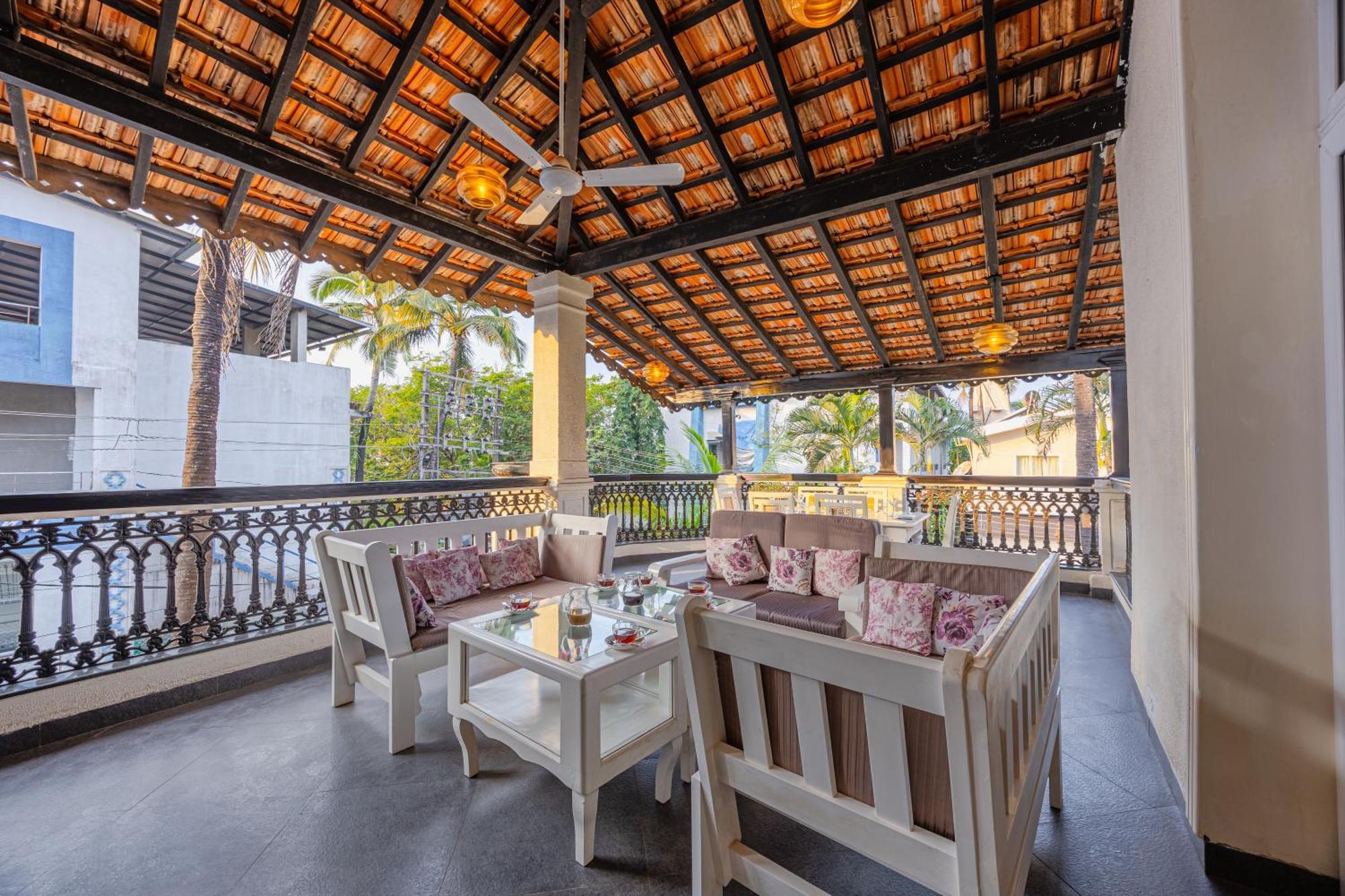 Elivaas 4 Bhk Villa Near Beach With Private Pool & Bar - Casa Boa Vida カンドリム エクステリア 写真