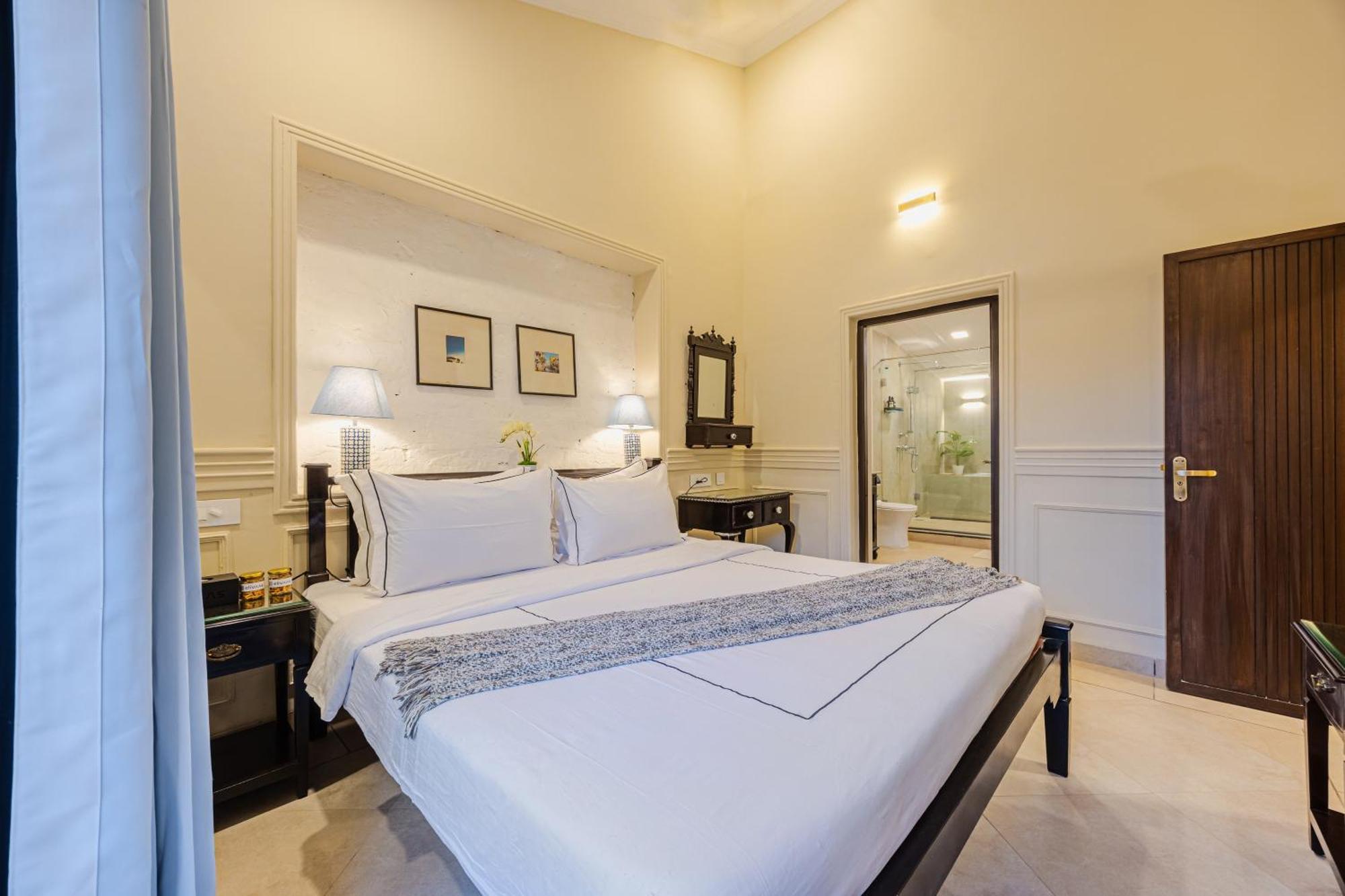 Elivaas 4 Bhk Villa Near Beach With Private Pool & Bar - Casa Boa Vida カンドリム エクステリア 写真