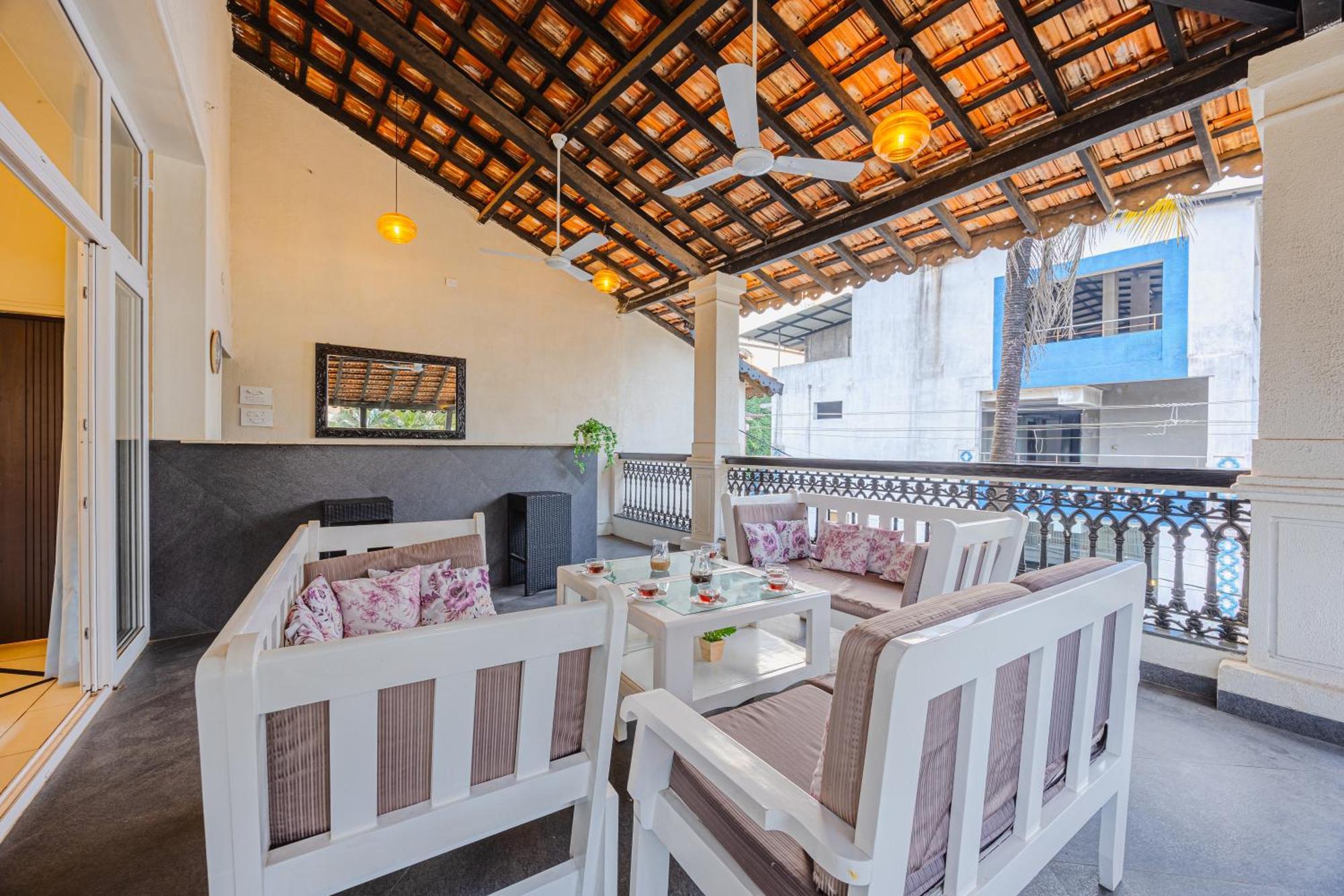 Elivaas 4 Bhk Villa Near Beach With Private Pool & Bar - Casa Boa Vida カンドリム エクステリア 写真