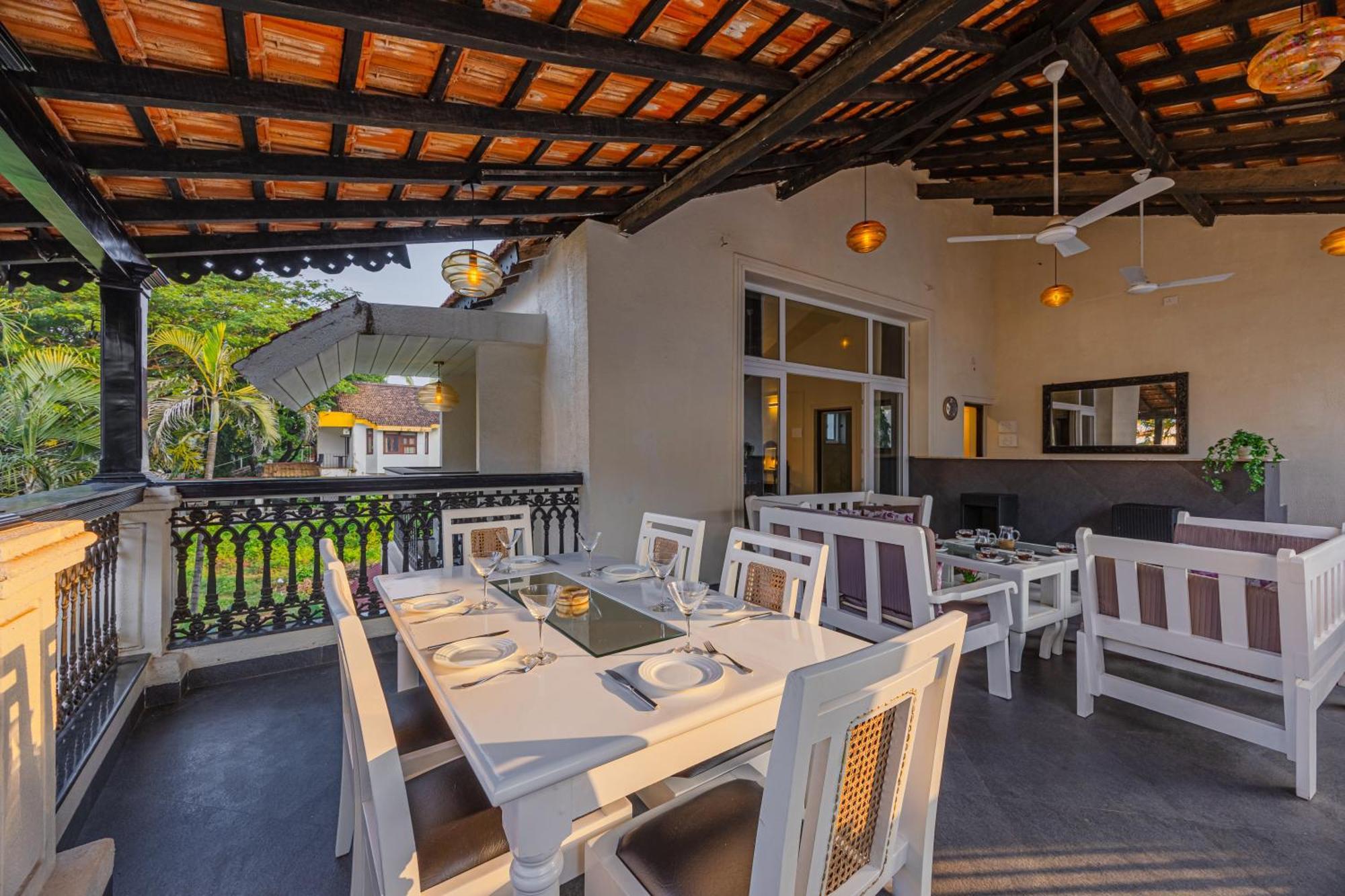 Elivaas 4 Bhk Villa Near Beach With Private Pool & Bar - Casa Boa Vida カンドリム エクステリア 写真