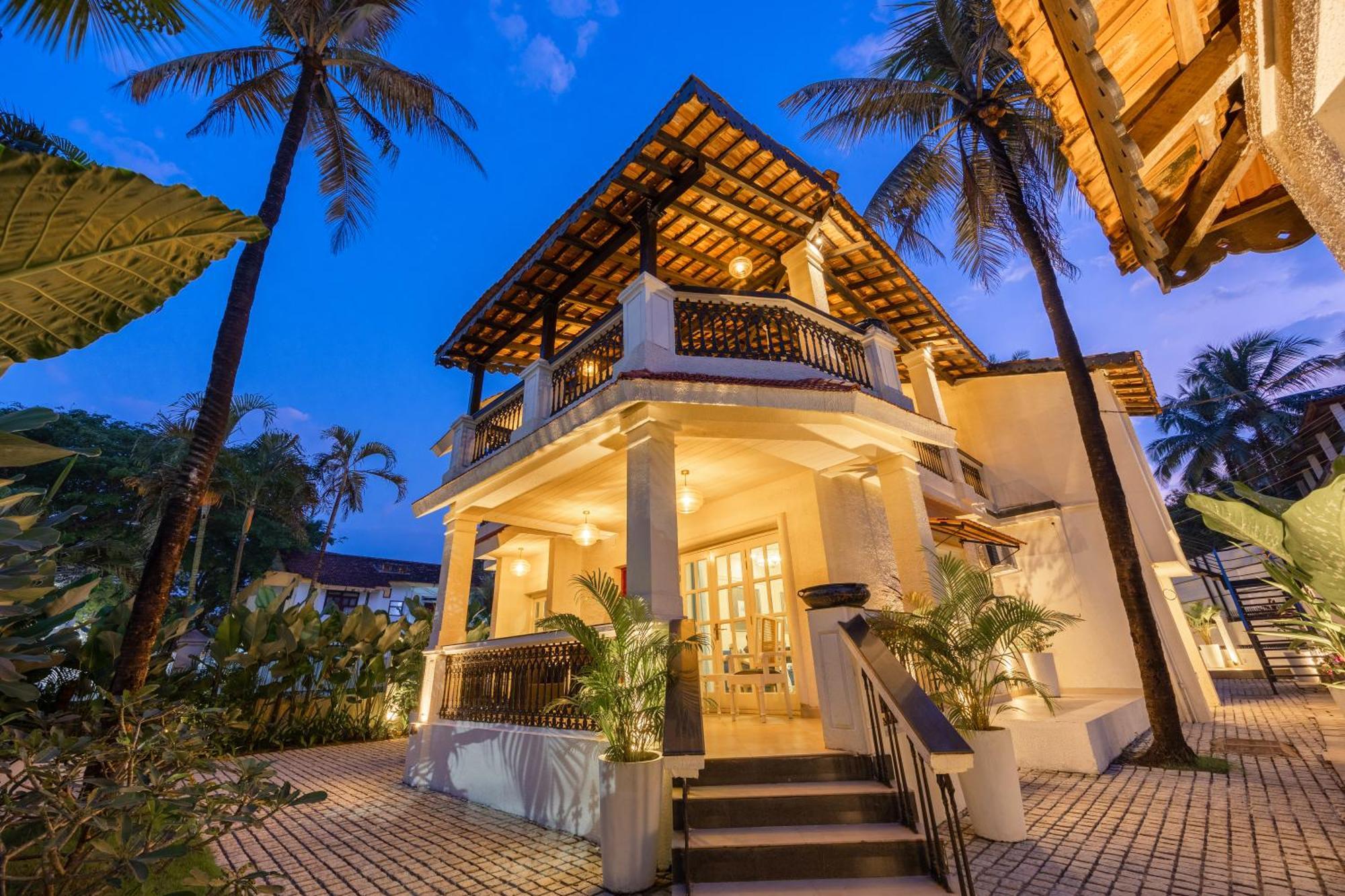 Elivaas 4 Bhk Villa Near Beach With Private Pool & Bar - Casa Boa Vida カンドリム エクステリア 写真