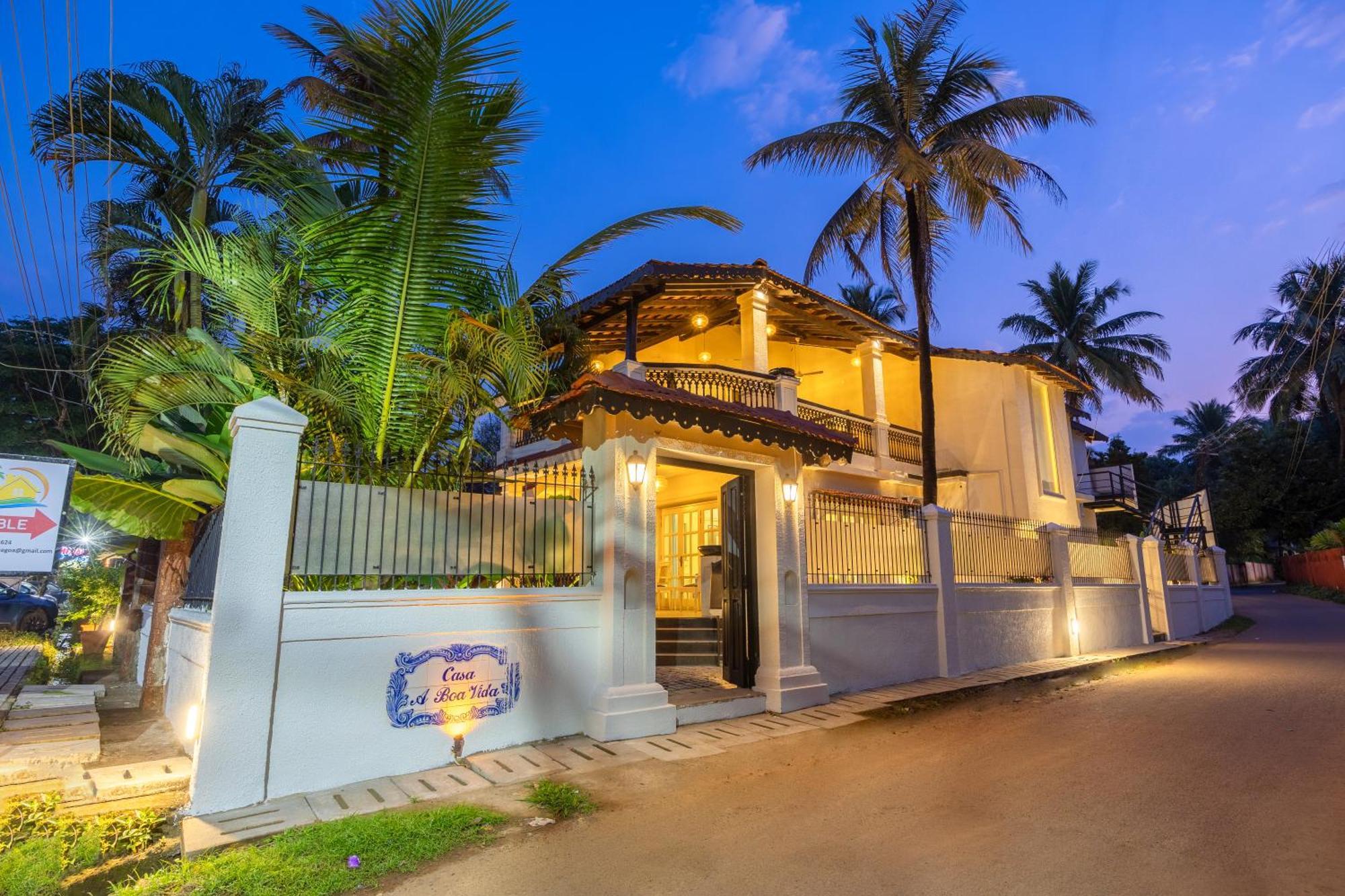 Elivaas 4 Bhk Villa Near Beach With Private Pool & Bar - Casa Boa Vida カンドリム エクステリア 写真