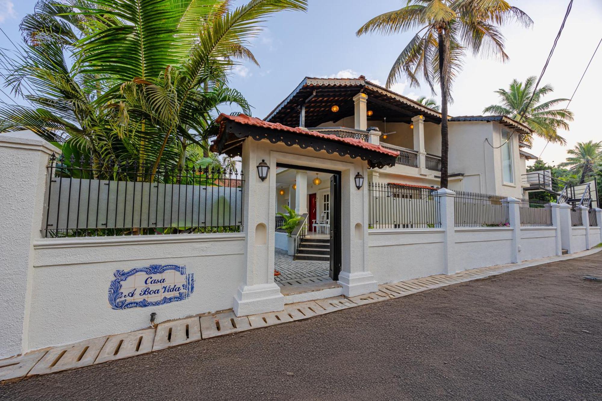 Elivaas 4 Bhk Villa Near Beach With Private Pool & Bar - Casa Boa Vida カンドリム エクステリア 写真