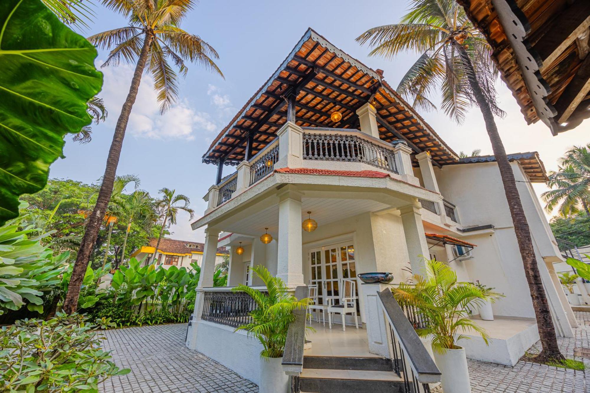 Elivaas 4 Bhk Villa Near Beach With Private Pool & Bar - Casa Boa Vida カンドリム エクステリア 写真