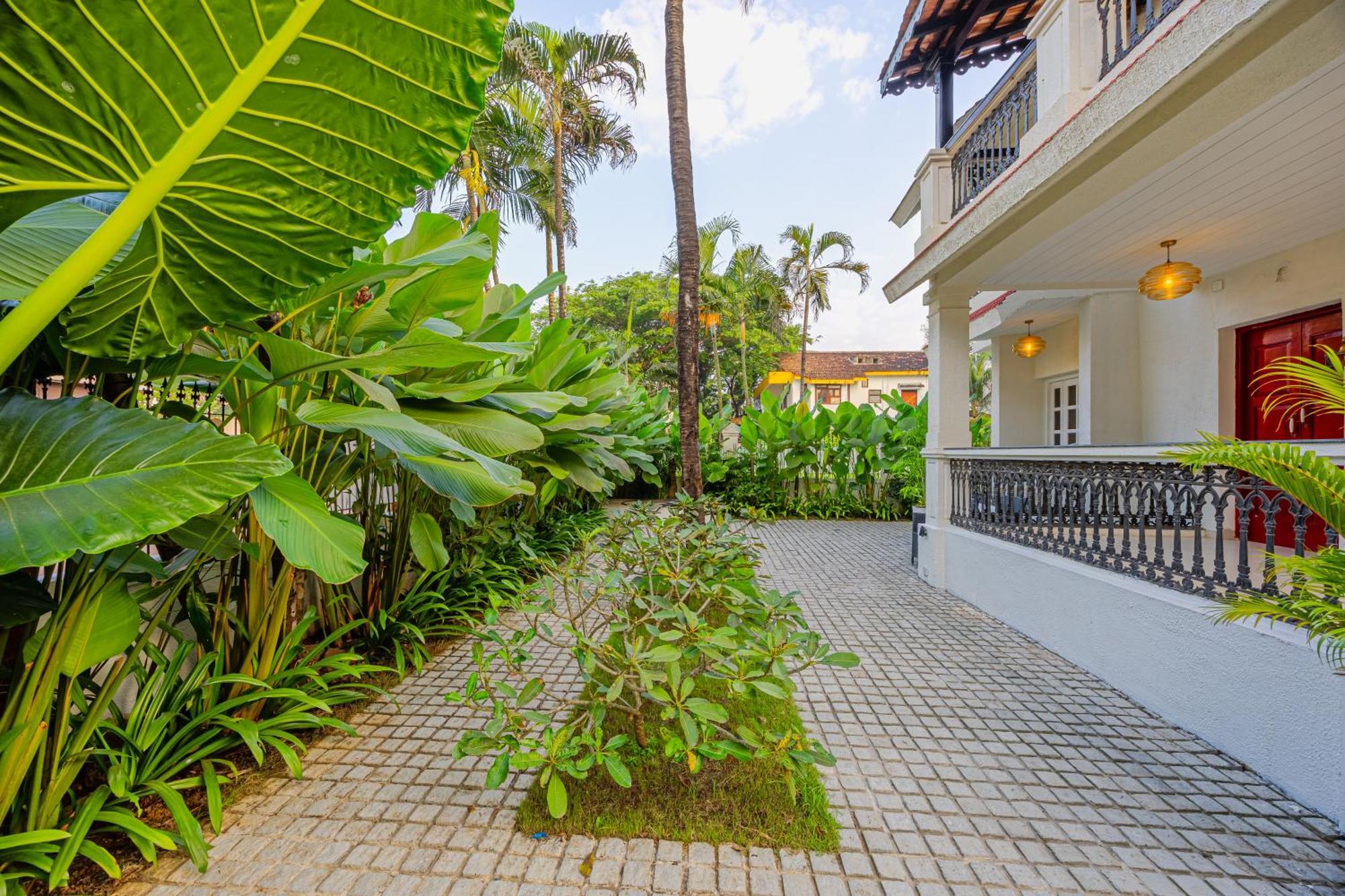 Elivaas 4 Bhk Villa Near Beach With Private Pool & Bar - Casa Boa Vida カンドリム エクステリア 写真